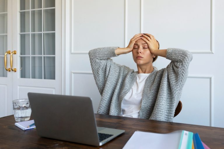 Τεχνικές mindfulness για διαχείριση άγχους σε περιόδους εργασιακού στρες
