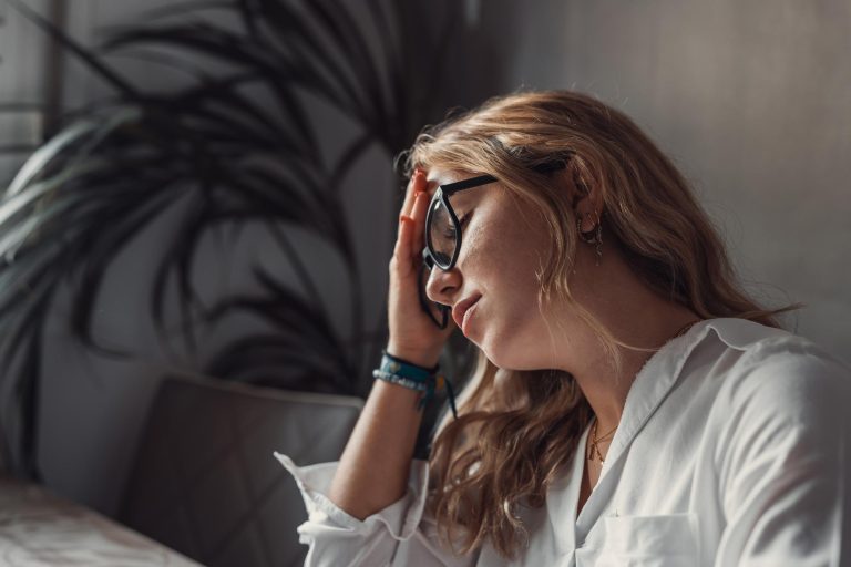 7 σιωπηλά σημάδια ότι το σώμα σας είναι σε στρες