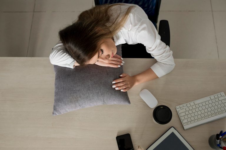 Τι συμβαίνει στο σώμα όταν καθόμαστε πολλές ώρες;